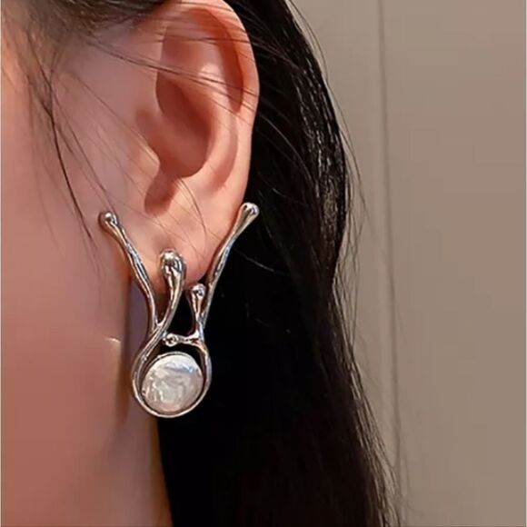 NWOT Abtract Pearl Earrings - Picture 4 of 5